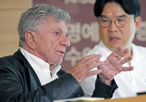 "도움 요청 청년 계엄군 총에…" 佛 기자가 목격한 '5·18 광주'