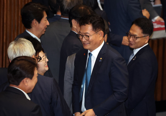 인사 나누는 송영길 의원