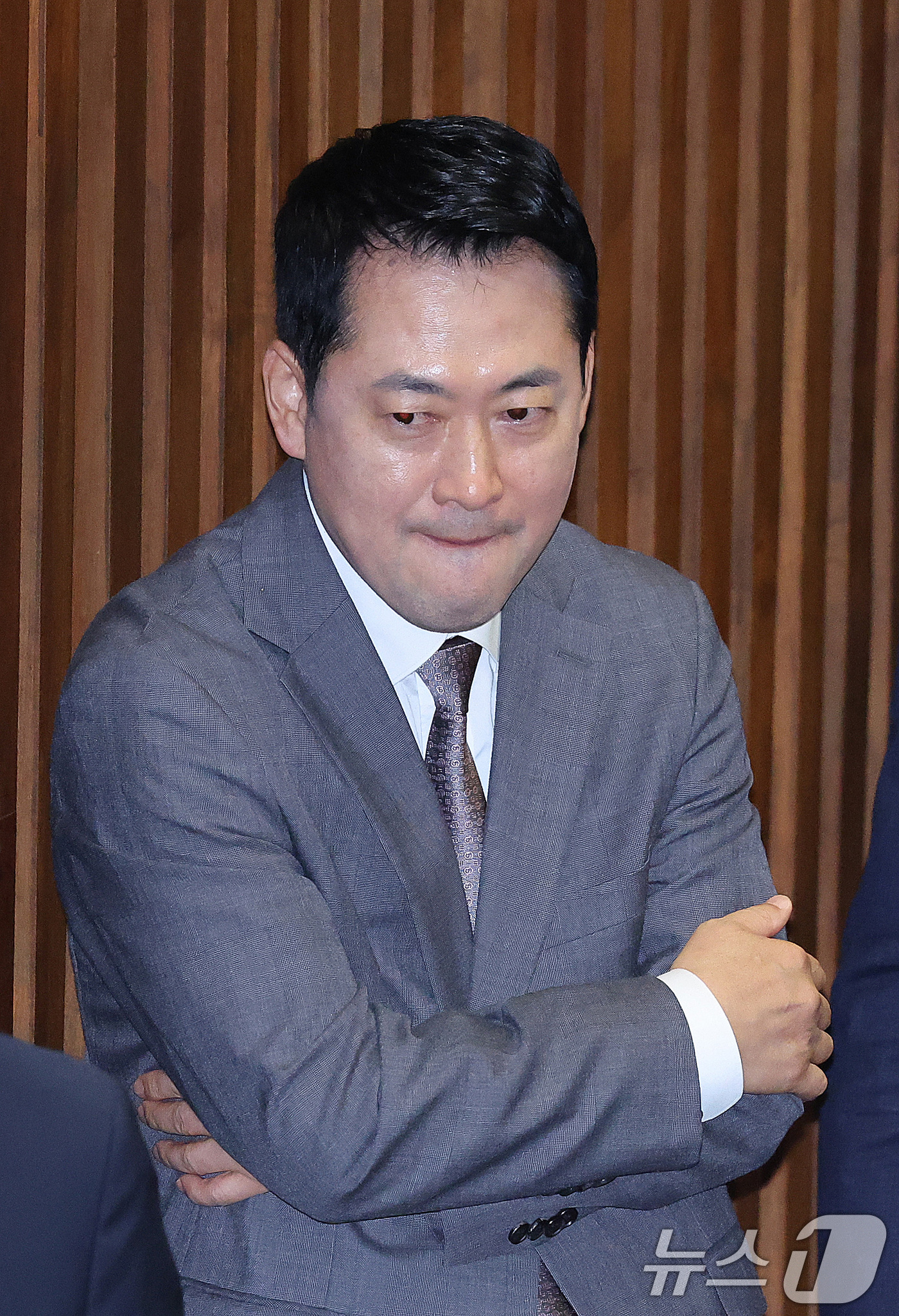 (서울=뉴스1) 신웅수 기자 = 장동혁 국민의힘 대표가 23일 서울 여의도 국회에서 열린 제437회국회(임시회) 제2차 본회의에서 생각에 잠겨 있다. 2026.7.23/뉴스1