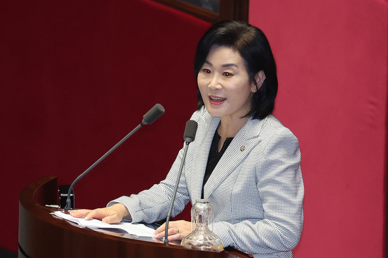 당선 인사하는 김희정 신임 교육위원장