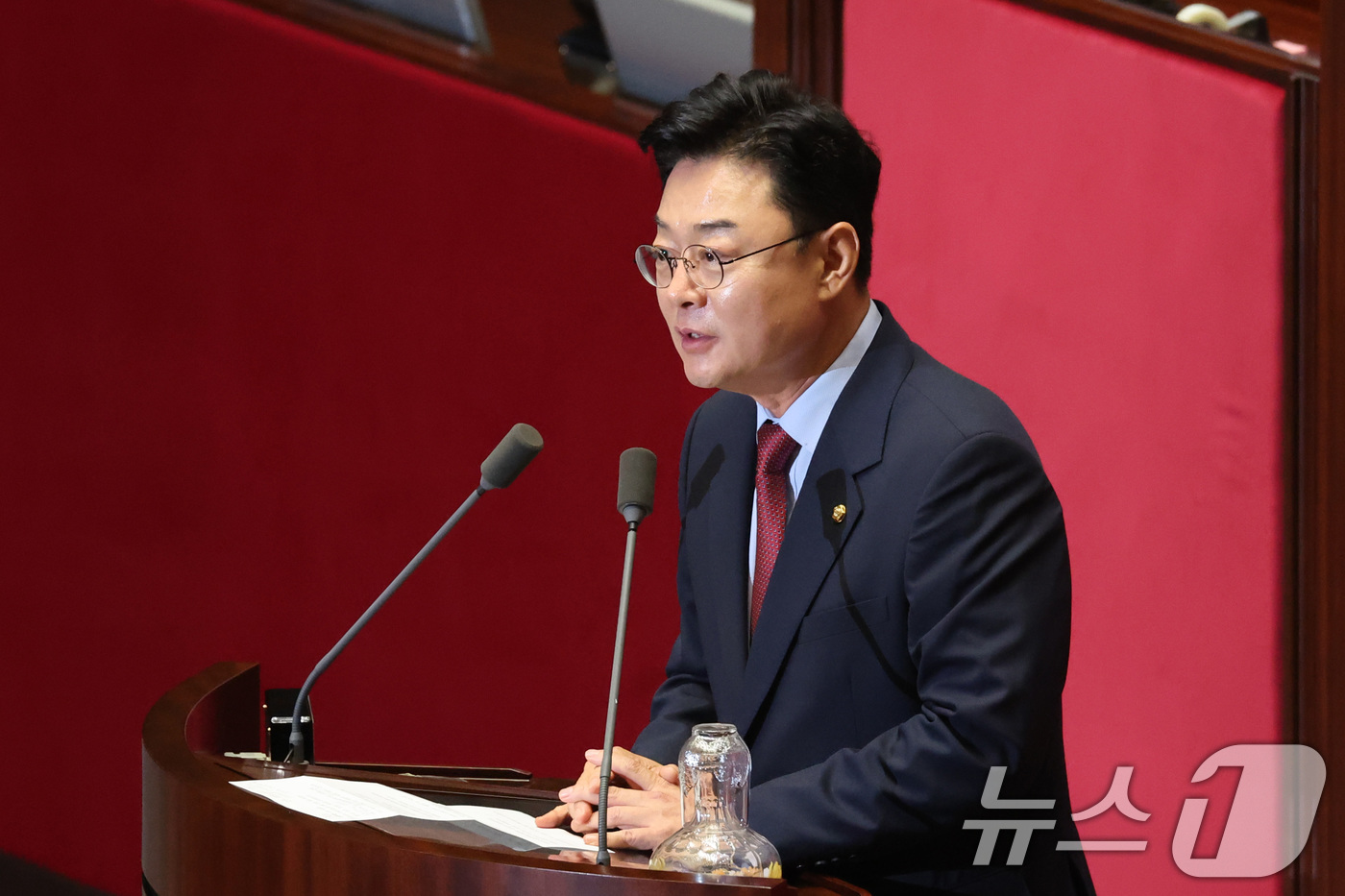(서울=뉴스1) 신웅수 기자 = 김성원 신임 산업통상자원중소벤처기업위원장이 23일 서울 여의도 국회에서 열린 제437회국회(임시회) 제2차 본회의에서 당선 인사를 하고 있다. 20 …