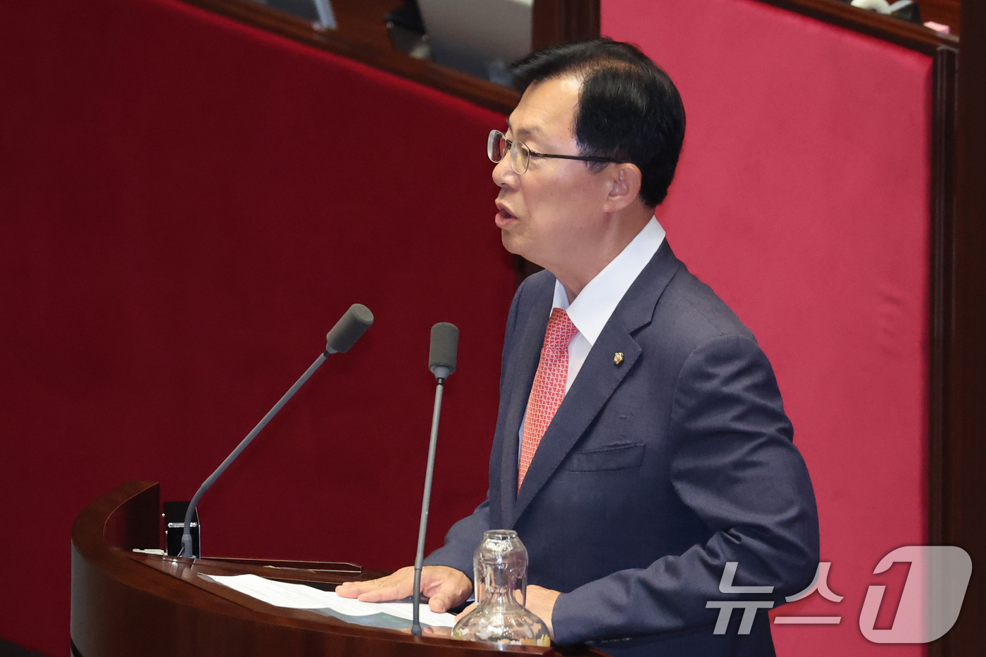 (서울=뉴스1) 신웅수 기자 = 이만희 신임 보건복지위원장이 23일 서울 여의도 국회에서 열린 제437회국회(임시회) 제2차 본회의에서 당선 인사를 하고 있다. 2026.7.23/ …