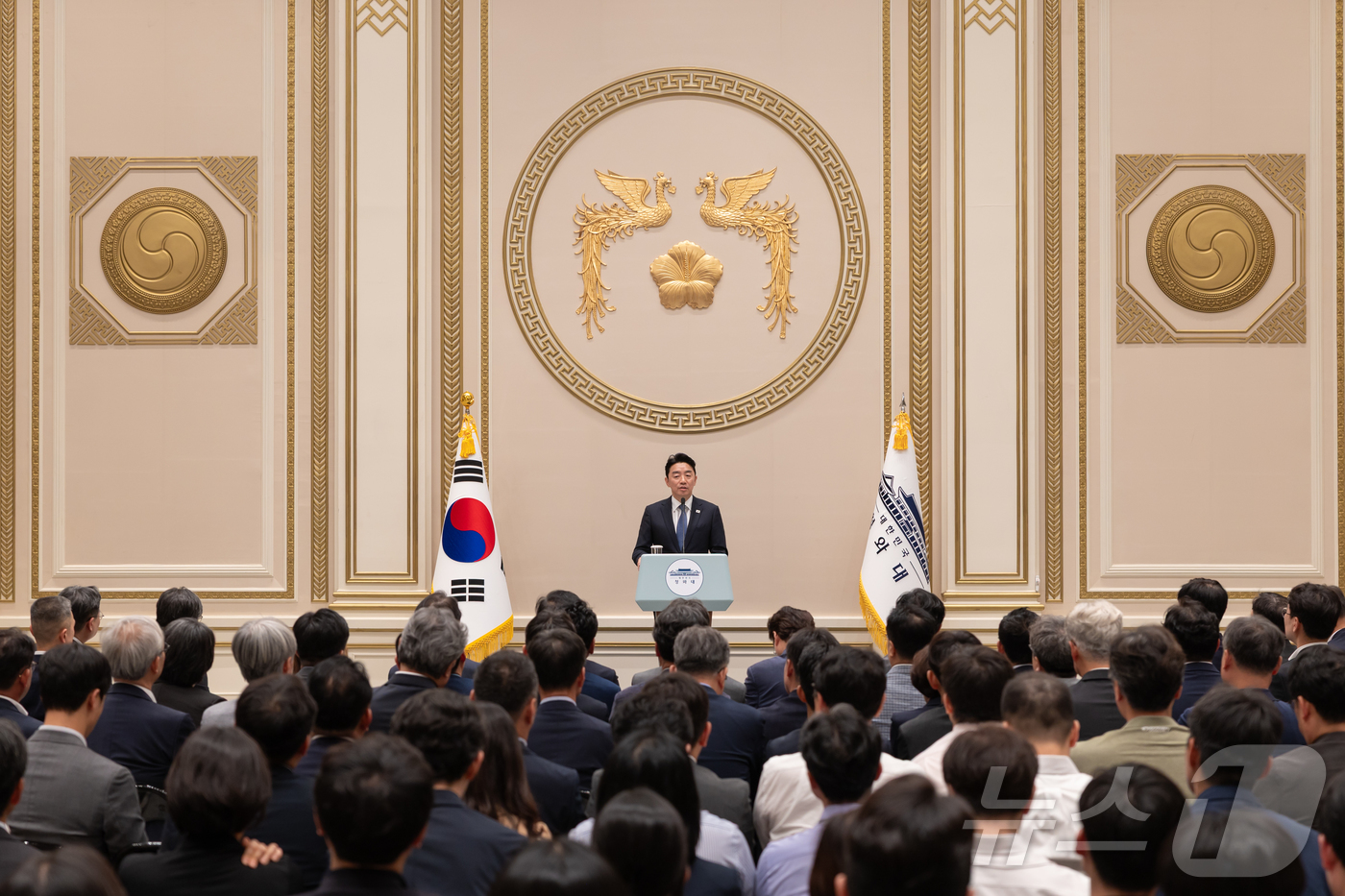 (서울=뉴스1) 허경 기자 = 강훈식 대통령 비서실장이 23일 청와대 영빈관에서 열린 직원 조회에서 발언하고 있다. (청와대 제공. 재판매 및 DB 금지) 2026.7.23/뉴스1 …