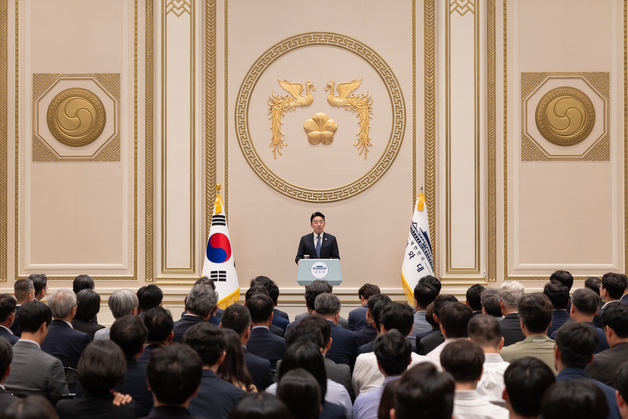 강훈식 비서실장, 청와대 직원 조회 발언