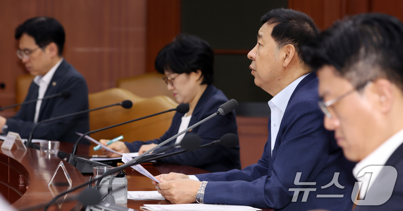 (서울=뉴스1) 김명섭 기자 = 구윤철 경제부총리 겸 재정경제부 장관이 24일 오전 서울 종로구 세종대로 정부서울청사에서 열린 민생물가 특별관리 관계장관 TF에서 모두 발언을 하고 …