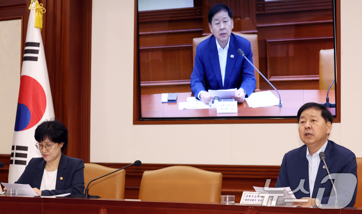(서울=뉴스1) 김명섭 기자 = 구윤철 경제부총리 겸 재정경제부 장관이 24일 오전 서울 종로구 세종대로 정부서울청사에서 열린 민생물가 특별관리 관계장관 TF에서 모두 발언을 하고 …