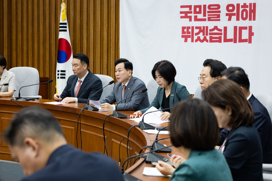 원내대책회의 발언하는 김승수 원내운영수석