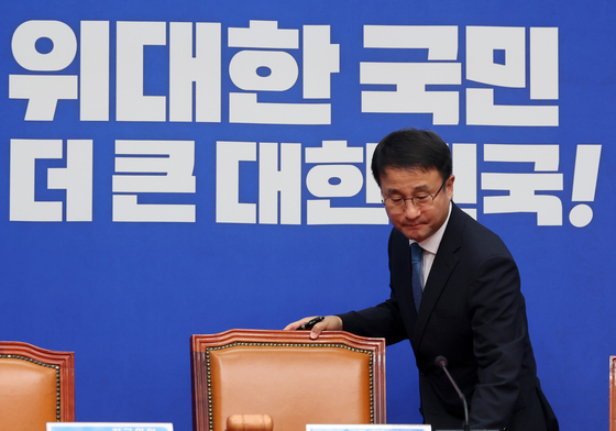 회의 참석하는 한병도 직무대행