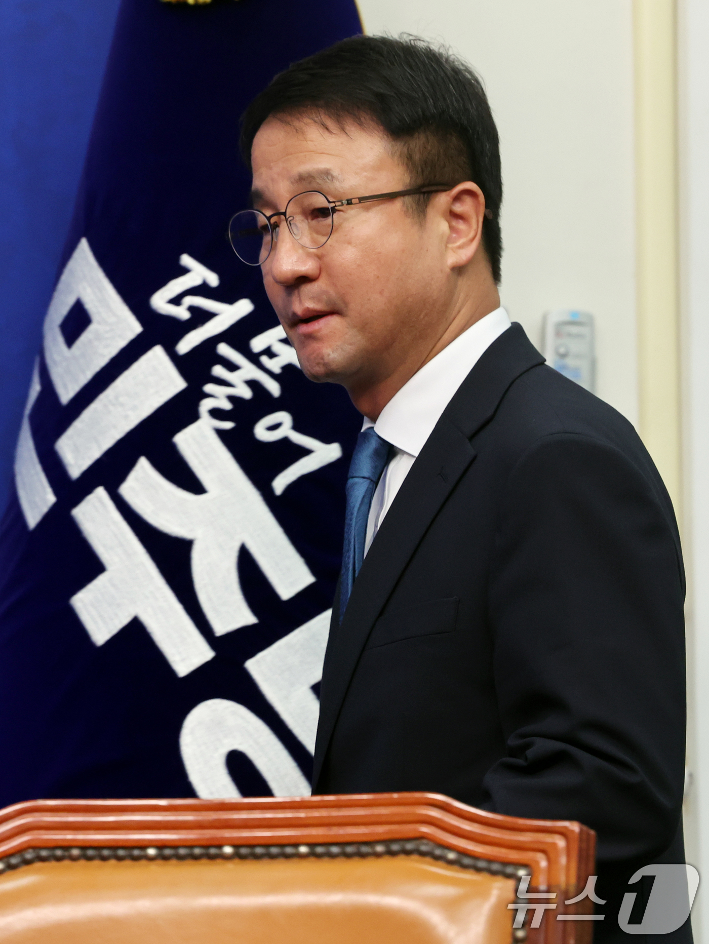 (서울=뉴스1) 황기선 기자 = 한병도 더불어민주당 당대표 직무대행 겸 원내대표가 24일 오전 서울 여의도 국회에서 열린 최고위원회의에 참석하고 있다. 2026.7.24/뉴스1
