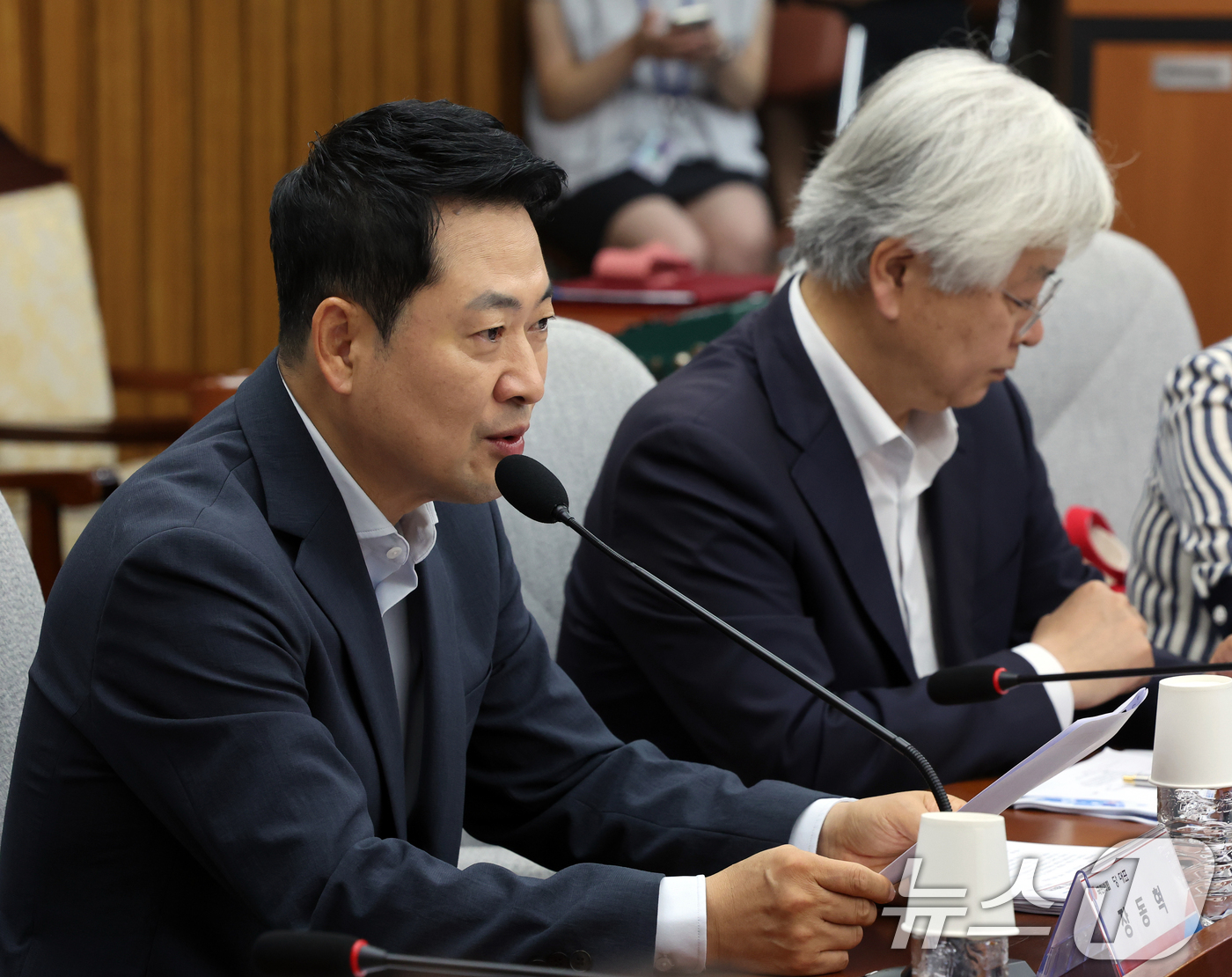 (서울=뉴스1) 황기선 기자 = 장동혁 국민의힘 대표가 24일 오전 서울 여의도 국회에서 열린  '규제에서 시장으로, 징벌에서 합리로' 국민의힘 부동산정책 정상화 토론회에서 인사말 …