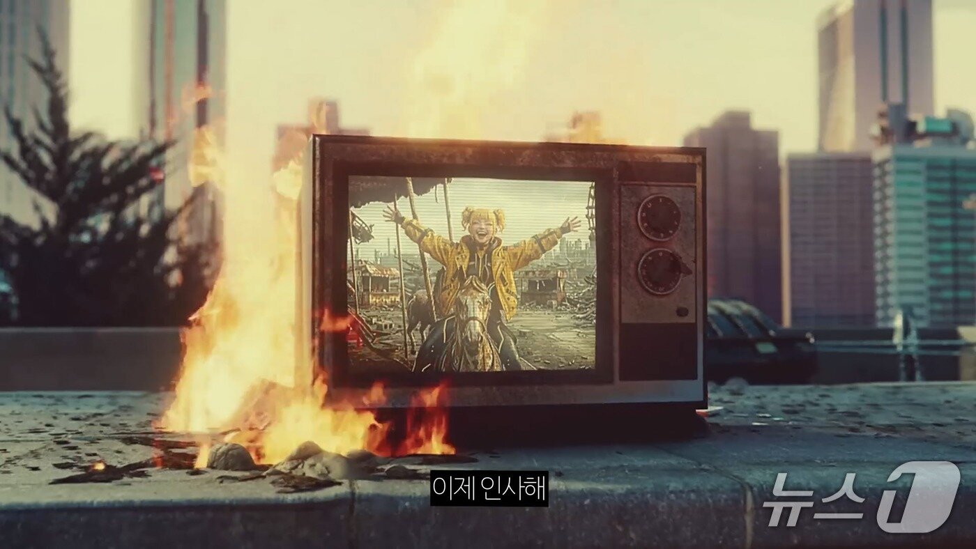 본문 이미지 - 광고대행사 악당컴퍼니 이기헌 감독이 제작한 인공지능(AI) 기반 음악영상(MV) 'HELLO WORLD' ⓒ 뉴스1