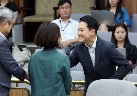 부동산정책 토론회 참석하는 장동혁 대표