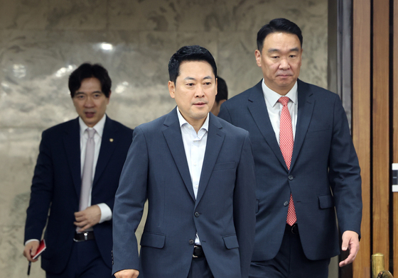 부동산정책 토론회 참석하는 장동혁 대표