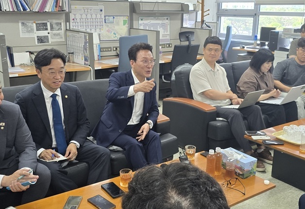 김민석 "'공항 통합' 당론화 부적절…수도권매립지, 정부 나설 사안 아냐"