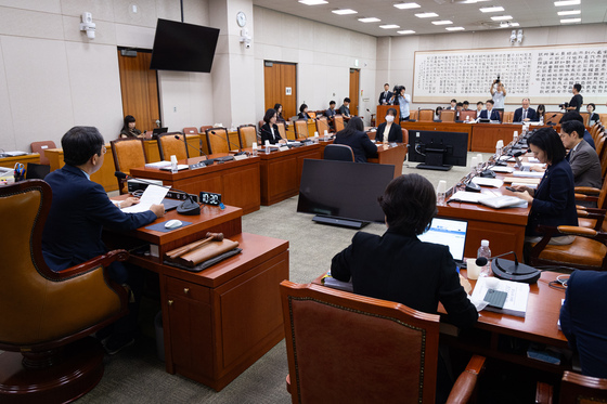 범여 법사위, 尹 '대선 허위발언' 1심 앞두고 "397억 반환해야"