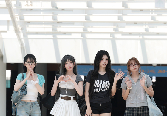 QWER, 공항에 사랑을