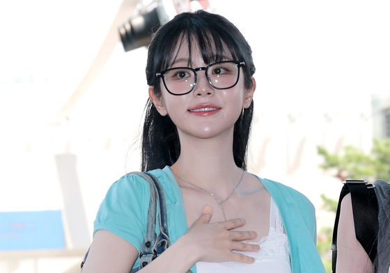 QWER 쵸단, 예쁜 안경언니