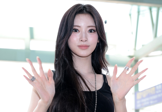 미야오 안나, 공항에 등장한 고양이 인형