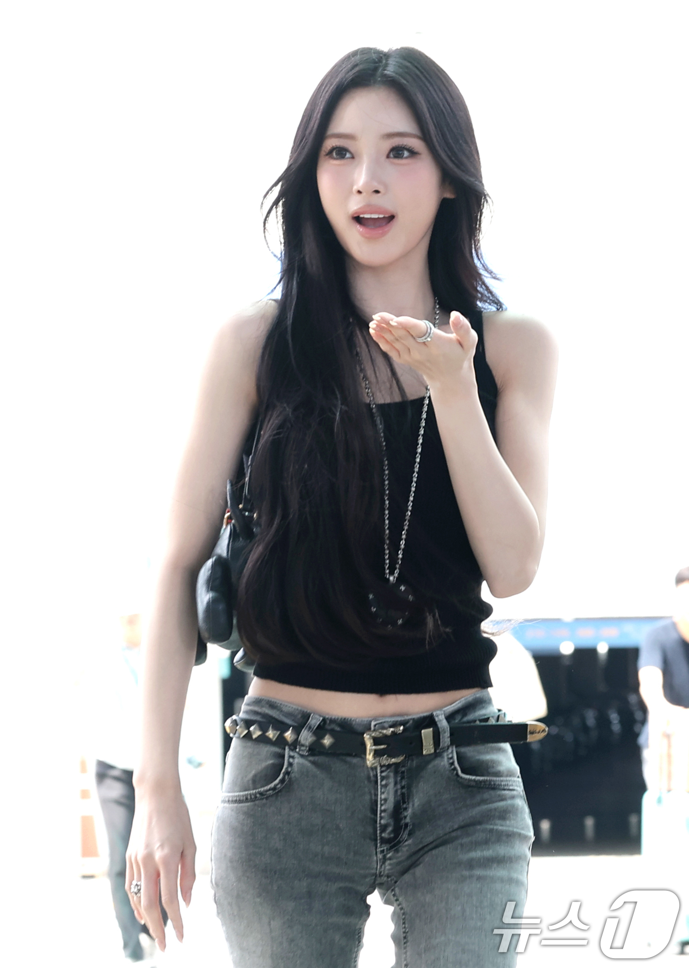 (인천공항=뉴스1) 권현진 기자 = 미야오 안나가 ACON 2026 참석을 위해 24일 인천공항을 통해 대만 타이베이로 출국하고 있다. 2026.7.24/뉴스1