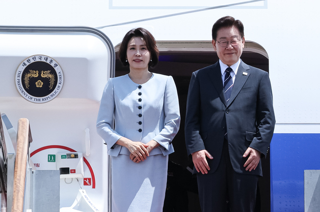 李대통령 여름 휴가 안간다…세일즈외교 올인, 참모·내각엔 휴가 독려