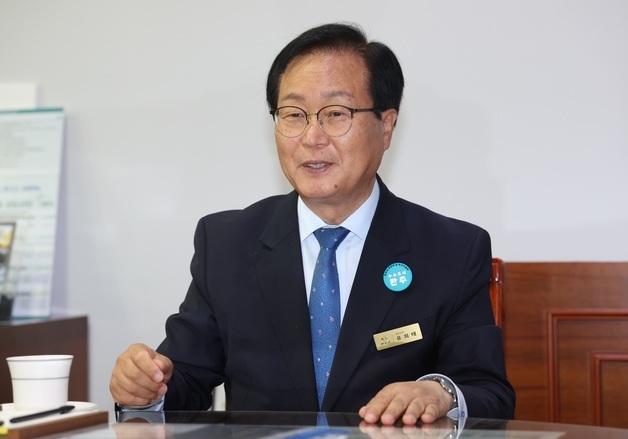 [인터뷰] 유희태 군수 "경제·복지·도시성장으로 완주 대도약 이끌겠다"