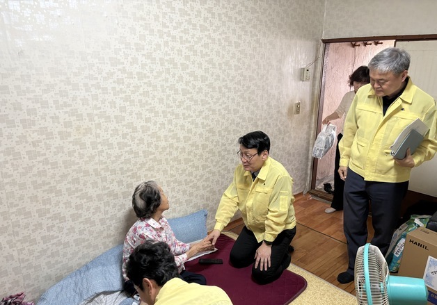 홍종완 충남도 행정부지사 '폭염 취약계층' 천안 쪽방촌 점검