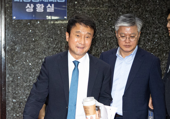 의총장 향하는 한병도 민주당 대표 직무대행