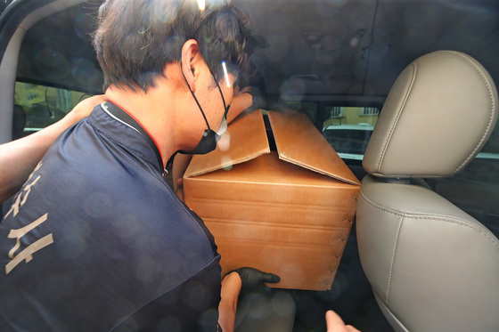 경찰, 경산 아파트 방화사건 압수물품 확보