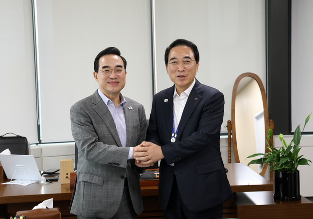 박수현 지사, 박홍근 장관 만나 충남 현안 예산 반영 건의