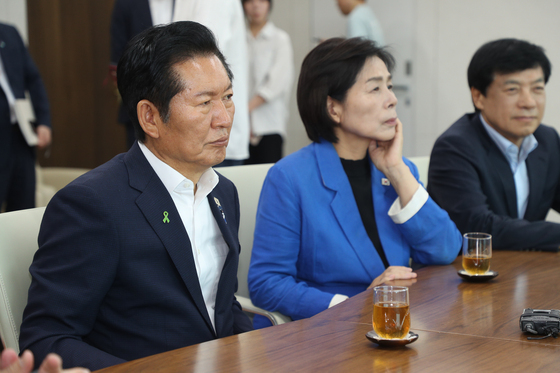 충북지사와 면담하는 정청래