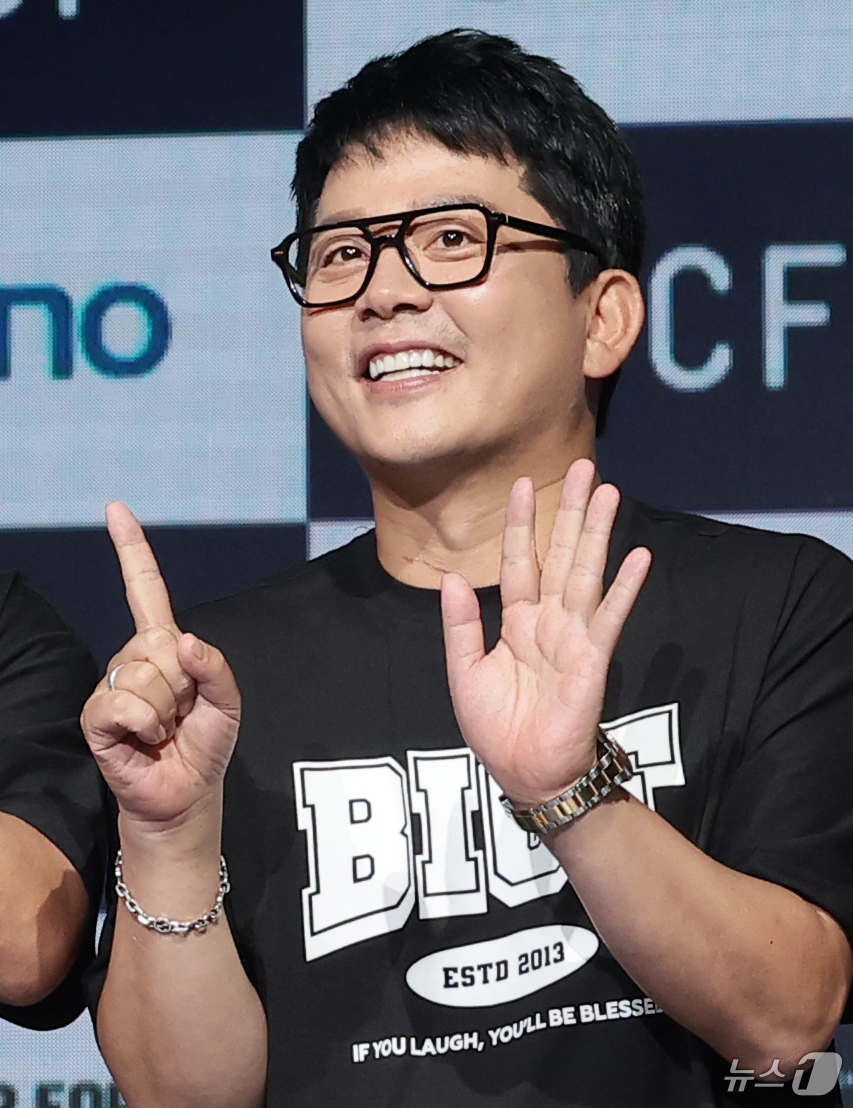 (서울=뉴스1) 권현진 기자 = 김준호 집행위원장이 24일 오후 서울 마포구 쇼킹케이팝센터에서 열린 ‘제14회 부산국제코미디페스티벌(BICF)’ 기자간담회에 참석해 포즈를 취하고 …