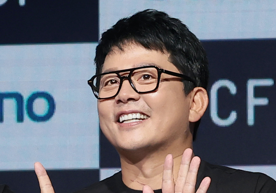 포즈 취하느BICF 김준호 집행위원장