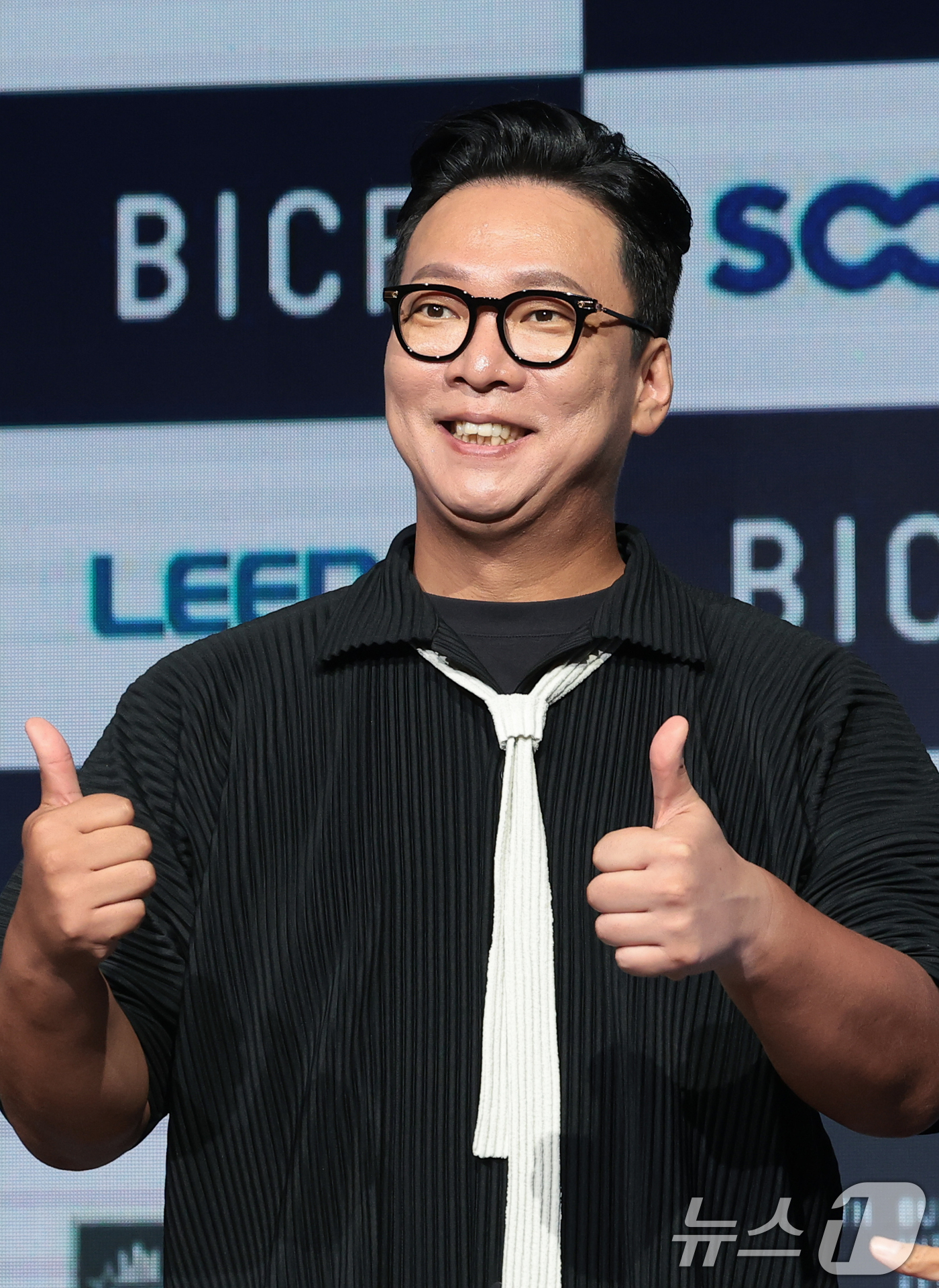 (서울=뉴스1) 권현진 기자 = 개그맨 박준형이 24일 오후 서울 마포구 쇼킹케이팝센터에서 열린 ‘제14회 부산국제코미디페스티벌(BICF)’ 기자간담회에 참석해 포즈를 취하고 있다 …