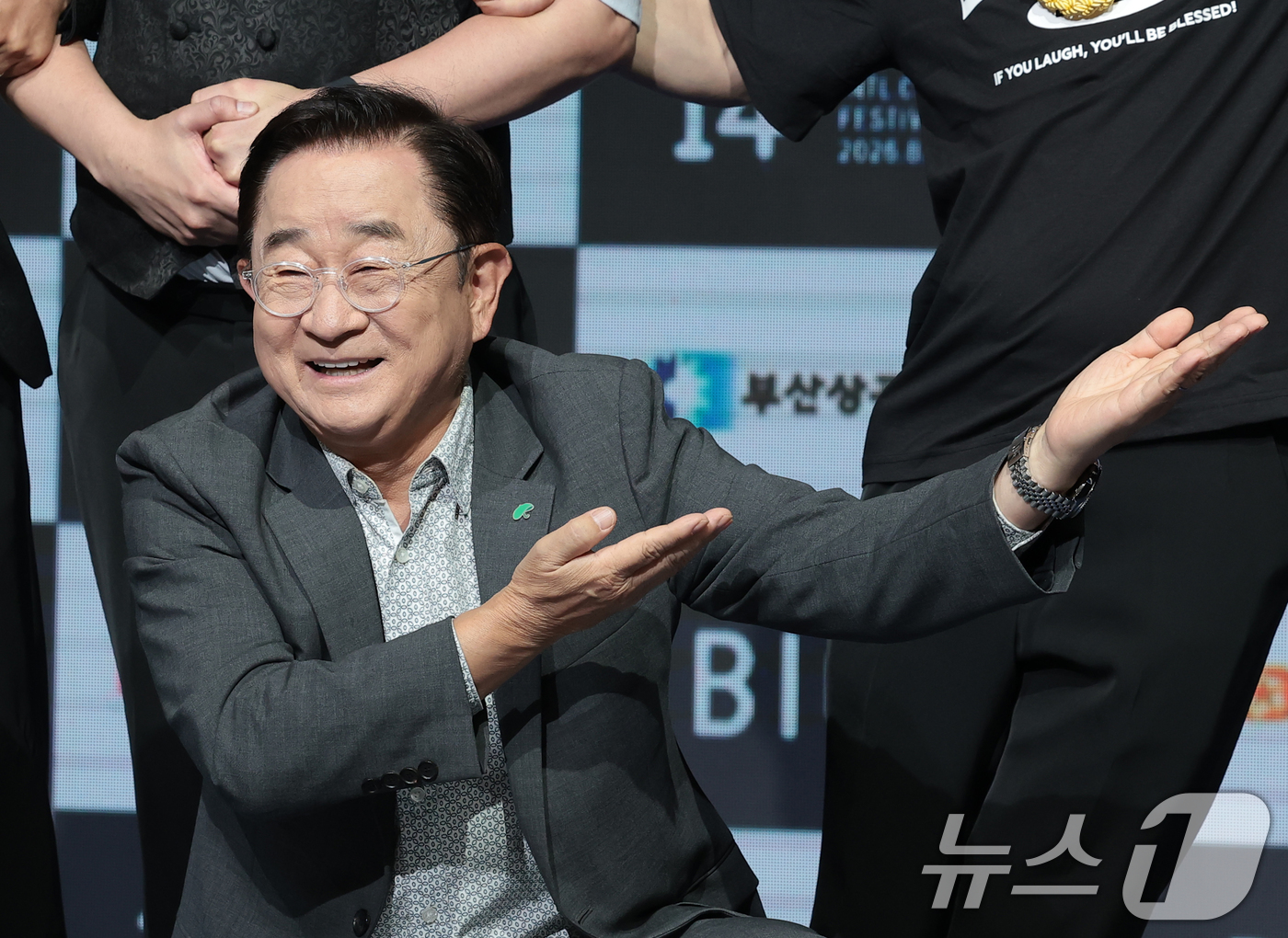 (서울=뉴스1) 권현진 기자 = 개그맨 이홍렬이 24일 오후 서울 마포구 쇼킹케이팝센터에서 열린 ‘제14회 부산국제코미디페스티벌(BICF)’ 기자간담회에 참석해 포즈를 취하고 있다 …