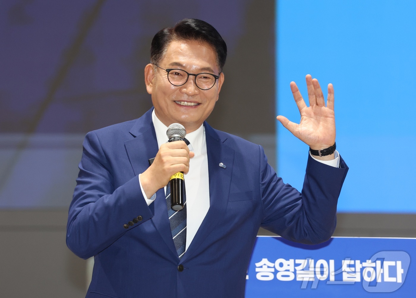 (전주=뉴스1) 유경석 기자 = 송영길 더불어민주당 당대표 후보가 24일 전북 전주시 전주대학교 JJ아트홀에서 특강을 하고 있다. 2026.7.24/뉴스1