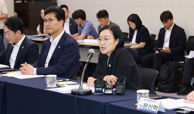한성숙 총리 첫 전북 방문 "새만금은 기회의 땅, 미래 첨단산업 핵심 거점"