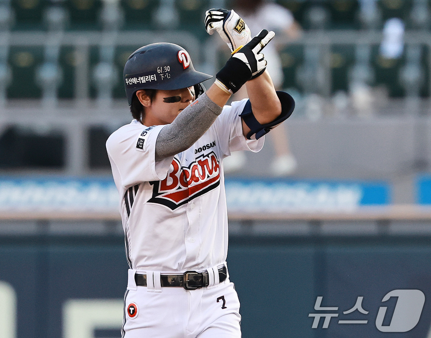 (서울=뉴스1) 구윤성 기자 = 24일 오후 서울 송파구 잠실야구장에서 열린 프로야구 '2026 신한은행 SOL KBO리그' 삼성 라이온즈와 두산 베어스의 경기, 1회말 두산 선두 …