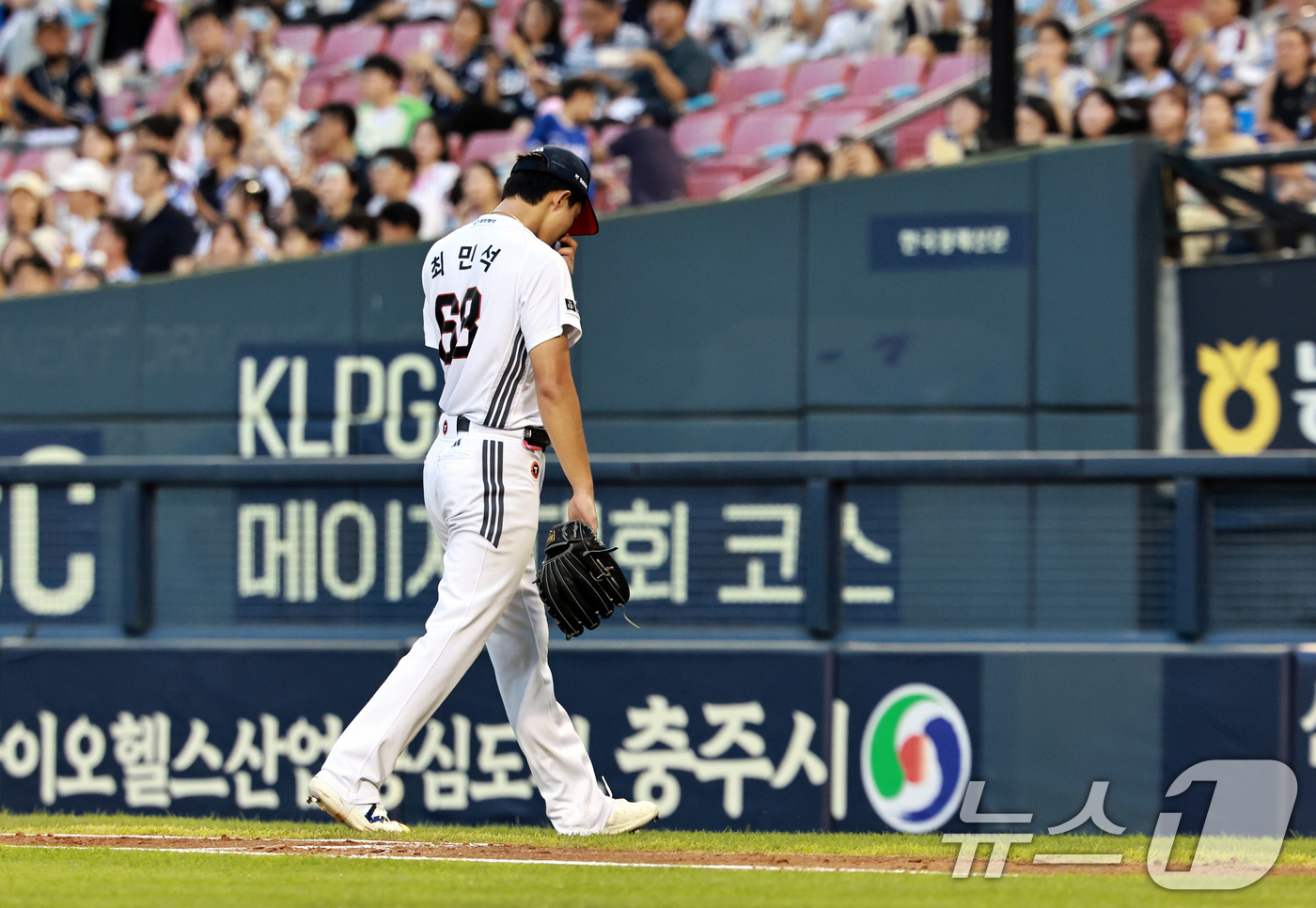 (서울=뉴스1) 구윤성 기자 = 24일 오후 서울 송파구 잠실야구장에서 열린 프로야구 '2026 신한은행 SOL KBO리그' 삼성 라이온즈와 두산 베어스의 경기, 두산 선발투수 최 …