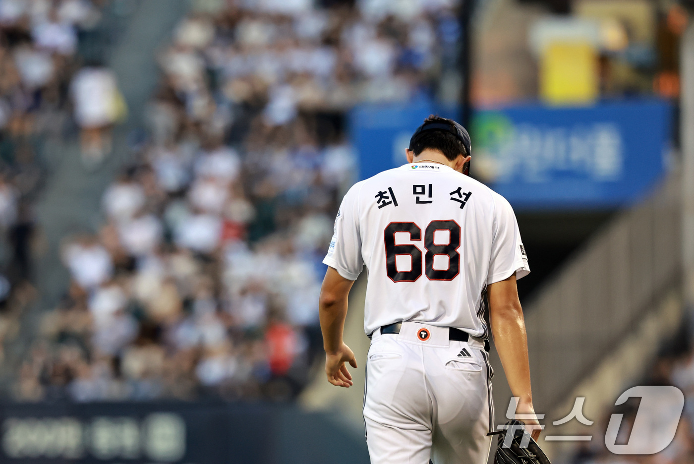 (서울=뉴스1) 구윤성 기자 = 24일 오후 서울 송파구 잠실야구장에서 열린 프로야구 '2026 신한은행 SOL KBO리그' 삼성 라이온즈와 두산 베어스의 경기, 두산 선발투수 최 …