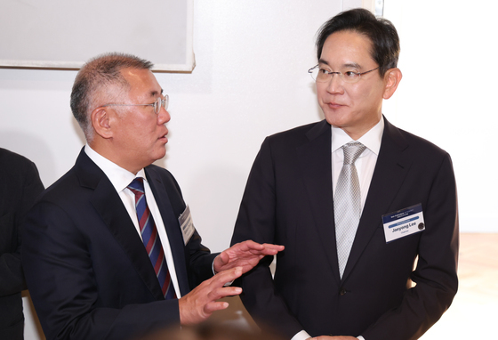 대화하는 이재용·정의선 회장