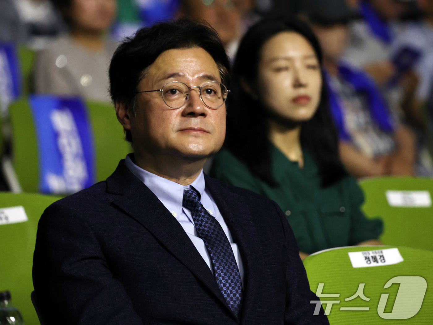 (수원=뉴스1) 황기선 기자 = 홍익표 청와대 정무수석이 25일 오후 경기 수원시 수원컨벤션센터에서 열린 조국혁신당 2026 전국당원대회에 자리하고 있다. 2026.7.25/뉴스1 …