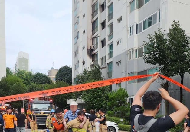 일산 아파트 화재 1시간반 만에 진화…6명 연기 흡입(종합)