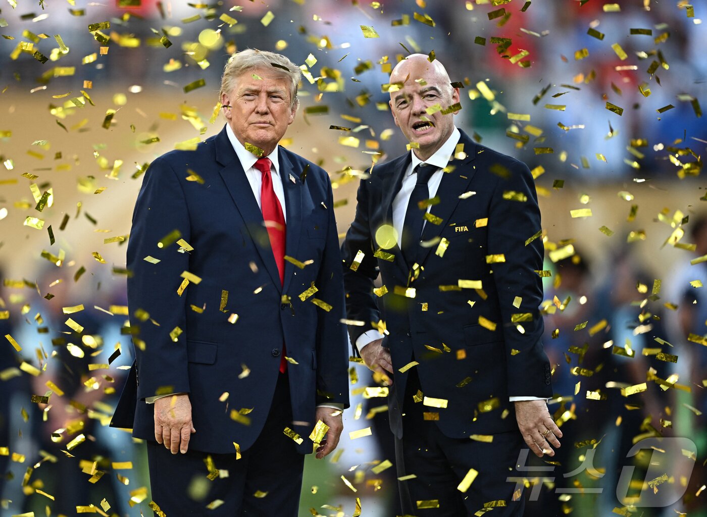 본문 이미지 - 도널드 트럼프 미국 대통령(왼쪽)과 잔니 인판티노 FIFA 회장. ⓒ 로이터=뉴스1