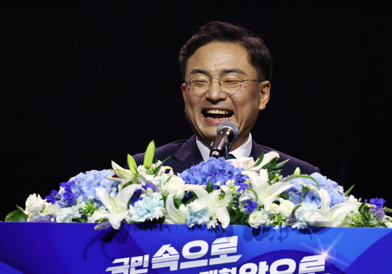 신장식 신임 당대표 '웃음꽃 활짝'