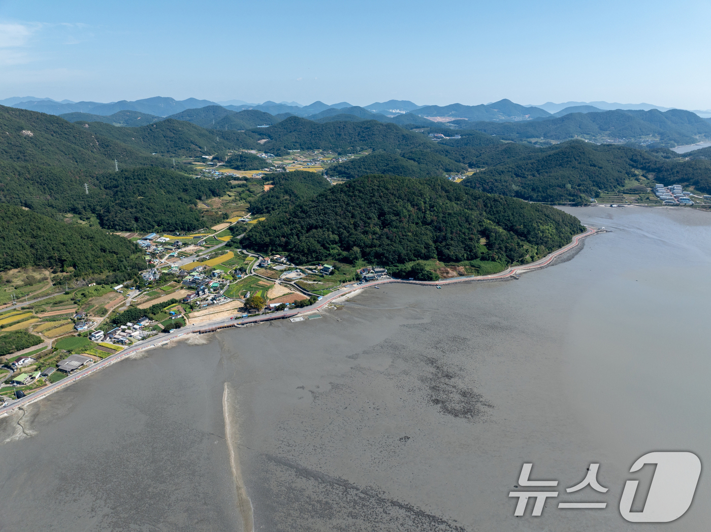 (서울=뉴스1) 이호윤 기자 = 해양수산부는 25일 부산 벡스코(BEXCO)에서 열린 제48차 세계유산위원회에서 한국의 갯벌(Getbol, Korean Tidal Flats) 2단 …