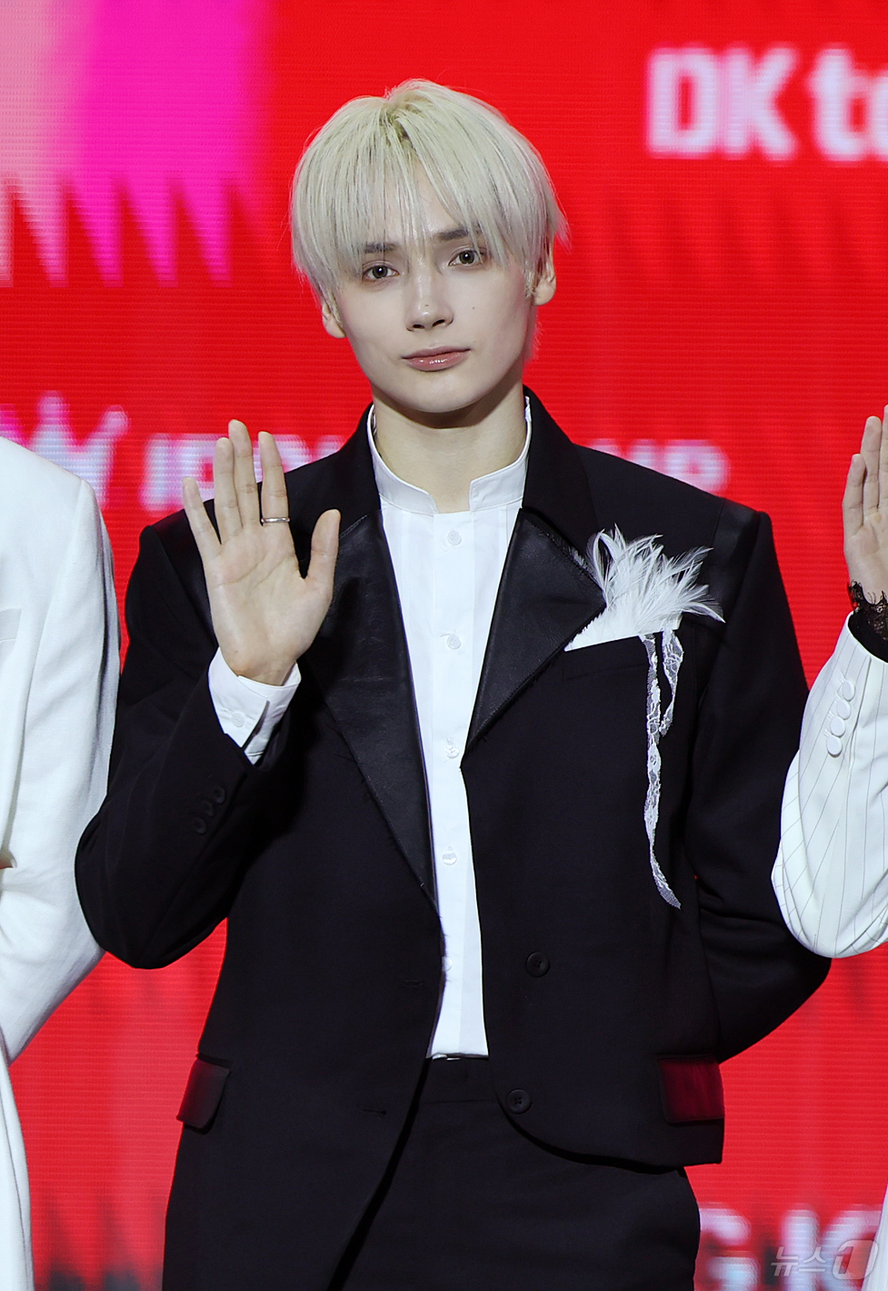 (서울=뉴스1) 김진환 기자 = 투모로우바이투게더 휴닝카이가 25일 서울 성북구 고려대학교 화정체육관에서 열린 'KMA 2026'(KM차트어워즈) 레드카펫에 참석해 포즈를 취하고 …