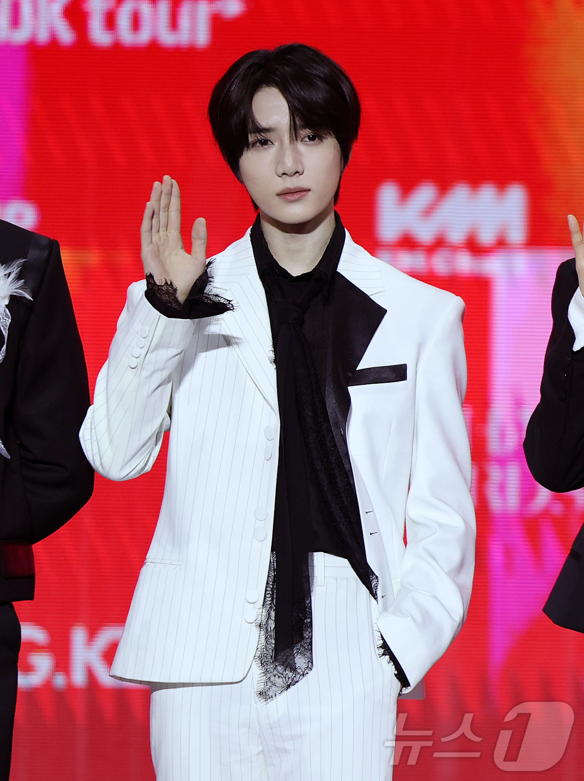(서울=뉴스1) 김진환 기자 = 투모로우바이투게더 범규가 25일 서울 성북구 고려대학교 화정체육관에서 열린 'KMA 2026'(KM차트어워즈) 레드카펫에 참석해 포즈를 취하고 있다 …