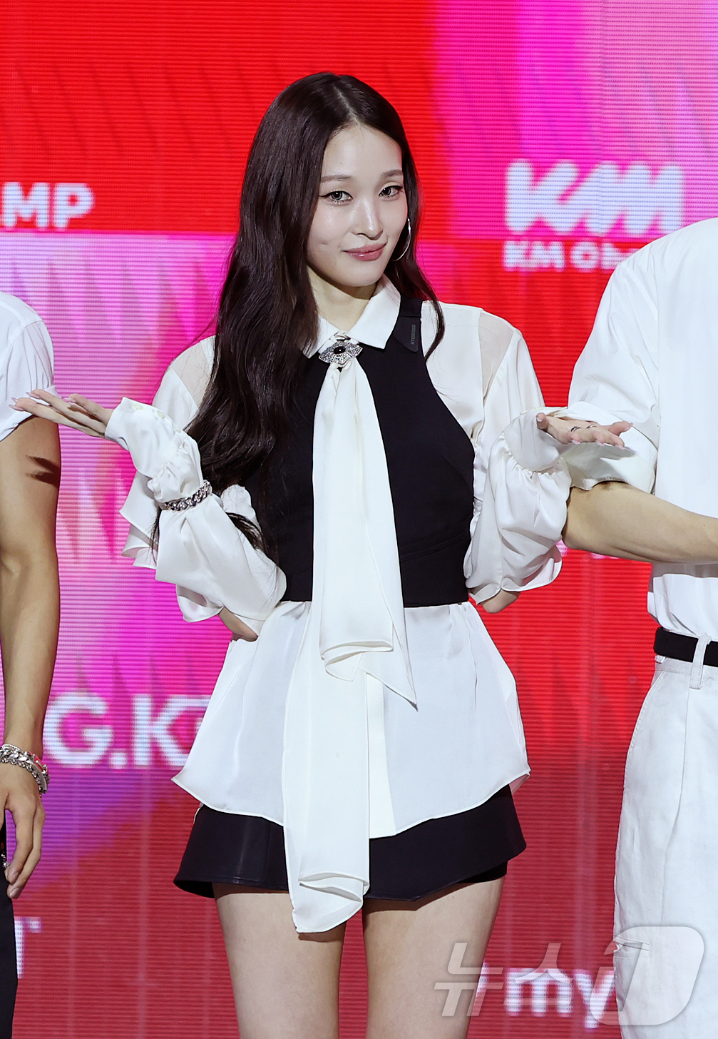 (서울=뉴스1) 김진환 기자 = 올데이 프로젝트 애니가 25일 서울 성북구 고려대학교 화정체육관에서 열린 'KMA 2026'(KM차트어워즈) 레드카펫에 참석해 포즈를 취하고 있다. …