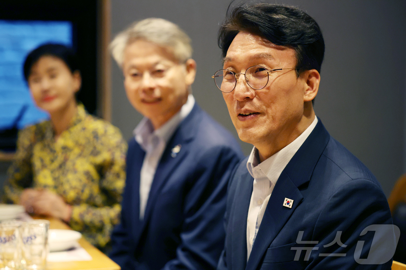 (광주=뉴스1) 이승현 기자 = 더불어민주당 8·17 전당대회 대표 경선에 진출한 김민석 전 총리가 25일 전남 광주의 한 식당에서 호남지역 조계종 주요 교구본사 주지스님과 대담을 …