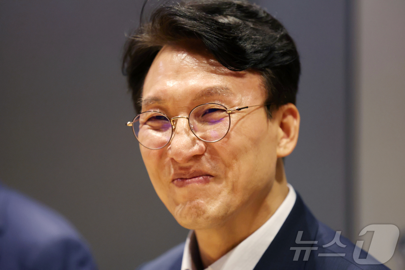 (광주=뉴스1) 이승현 기자 = 더불어민주당 8·17 전당대회 대표 경선에 진출한 김민석 전 총리가 25일 전남 광주의 한 식당에서 호남지역 조계종 주요 교구본사 주지스님과 대담을 …